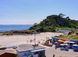 VVF Côte de Granit Rose à Trébeurden, hotel v destinaci Trébeurden