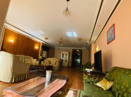 luxurious apartment, Ferienwohnung in Az Zaqāzīq
