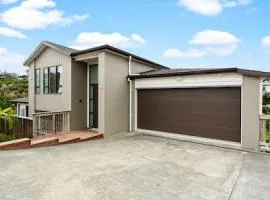 Grand Retreat with spa pool and parking
