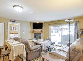 First-Floor Big Sky Condo with Hot Tub!, Skiresort in Big Sky