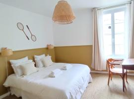 Maison Charmeilles - La suite Saint Emilion, guest house in Fronsac