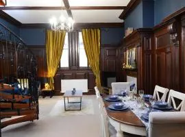 The Old Brewery Boardroom - Winchester City Centre - Unique Property - Free Parking - Sleeps 6 - by XPlus Stays