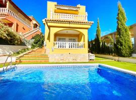 Villa Mimosa Pinar de Campoverde by Villas&You, hotell med pool i Pinar de Campoverde