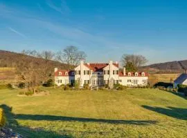 Elegant Paris Manor with Private Pool!