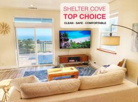 Shelter Cove Brand New Beautiful Ocean View Home, hotel de playa en Shelter Cove