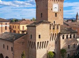 Torrione view apartment, hotel with parking in Spilamberto