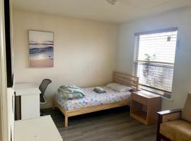 WHOLE Family - Wolfgram: Sacramento'da bir hostel