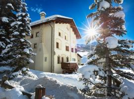 White Pine Lodge Livigno, chalet in Livigno