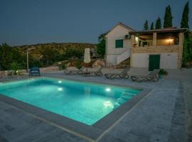 Ložišće에 위치한 호텔 Family friendly house with a swimming pool Bobovisca, Brac - 21663