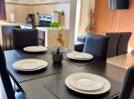 Amplio Apartamento, en Colonia Cerezos, Tercer nivel, מלון בקצאלטננגו