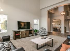 Massive 5 bdrm Getaway wPool Hot Tub Game Room, Hotel in Gilbert