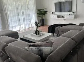 Eagles Nest Villa House AC TV WIFI Fan Luxury Modern
