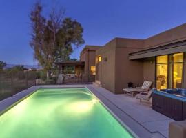 Luxe 4 Bdrm wPool and Spa on Golf Course Lot, Hotel in Fountain Hills