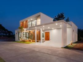 Lyntara Pool Villa Nong Khai, kh&aacute;ch sạn c&oacute; bồn tắm n&oacute;ng ở Nong Khai