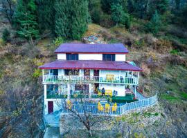 HimtrekStays Sethan, Heritage House, Manali, homestay in Manāli