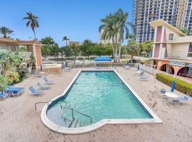 Walk to the Beach Seasonal Vacation Home Pool, hotel with pools in Hallandale Beach