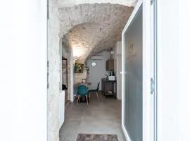 Gattoni Room by Rentbeat