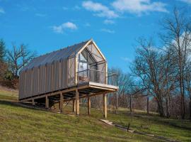 Premium Sustainable Cabins Mecsek Reindeer, hotel dengan parkir di Hosszúhétény