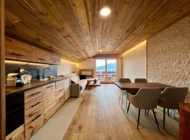 Attique - vue plongeante sur le lac de la Moubra, rannamajutus sihtkohas Crans-Montana