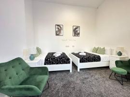 Chic Downtown Flat in Dudley Near Attractions, appartement à Birmingham