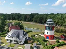 Exklusiver Design-Leuchtturm Glowe auf Rügen im Denkmal-Stil