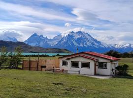 CABAÑA ESTANCIA LAZO, casa de campo em Torres del Paine