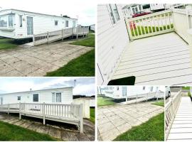 Withernsea Sands - Disabled friendly (maple grove), rumah liburan di Withernsea