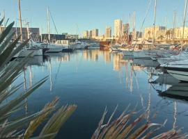 Wonderful boat for families and friends, Hotel in Barcelona