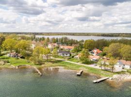 Guest House Near The Sea - With Sea View，卡爾馬的高爾夫飯店