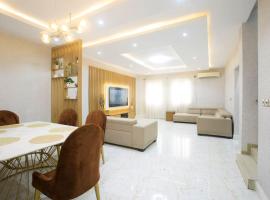 Unit i2 City House (Sleeps 6), αγροικία σε Lagos