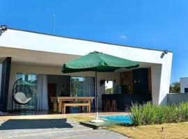 Aconchegante casa na represa., beach hotel in Itaí