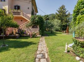 Appartamento in villa liberty, ваканционна къща в Ghivizzano