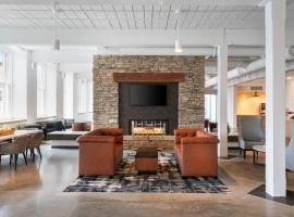 Fairfield Inn & Suites Madison Historic Eagle Cotton Mill, מלון במדיסון