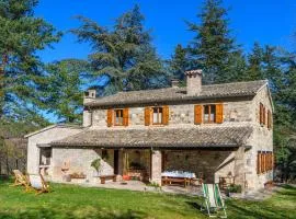 4 Bedroom Beautiful Home In Acqualagna