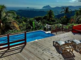 Villa CosaRoé Martinique Piscine et superbe vue mer, üdülőház Rivière-Salée városában