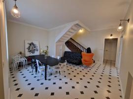 Grande Maison meublée tout équipé Wifi, Télé, Billard - Demeure de 196 m2 à Tain l'hermitage - 5 Chambres - 12 Couchages, khách sạn ở Tournon-sur-Rhône
