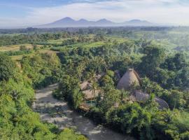 Viesnīca Fivelements Retreat Bali Ubudā, netālu no apskates objekta Taman Ayun Temple