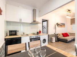 Beach Apartment, next to the sea, overnattingssted i Premiá de Mar