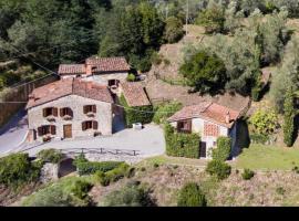 Casa rurale Colleccio - colline di Lucca, בית נופש בFibbialla