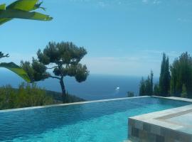 A Eze , Bas de villa piscine près de Monaco, cheap hotel in Èze
