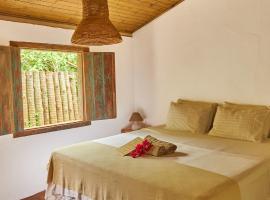 Casa Baleia - Caraíva - 100m da Igreja, hotel in Caraíva