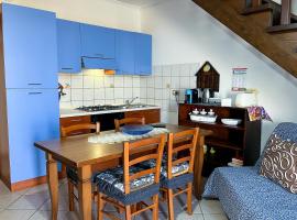 Vacation house 2-floors in Cabras, hotel pet friendly a Càbras