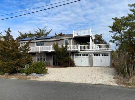 Nice Home In Barnegat Light With 5 Bedrooms And Wifi, hotel di Waretown