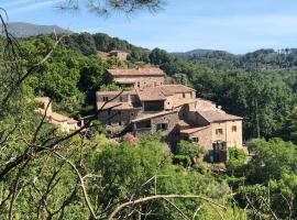 Maison de hameau avec vue imprenable et piscine, hotel v destinácii Sanilhac