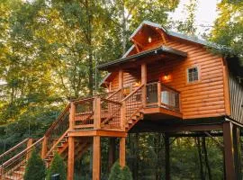 Cricket Hill Treehouse C by Amish Country Lodging