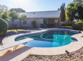 Cozy House w pool Near State Farm Stadium