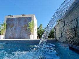 CasaKadd001Luxury Heated Pool Garden PatioBarbeque, luxury hotel in Civé