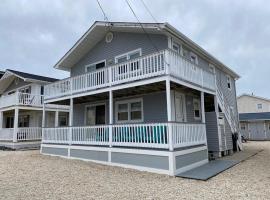 Newly Renovated Duplex Located On The Ocean Block In The Heart Of Surf City,, hotelli kohteessa Surf City