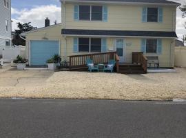 Awesome Home In Beach Haven Crest With 5 Bedrooms, Internet And Wifi, hotel i Beach Haven Crest