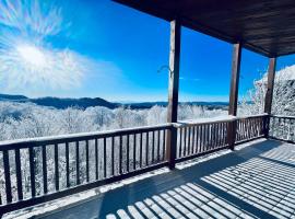 Bucket List Views Sugar Mountain Private Condo - 2bed, 2bath, Sleeps 6, Panoramic Views of Mountains from Large Deck, Short Drive to Shopping, Restaurants, Cafes & Banner Elk Town, condo σε Sugar Mountain